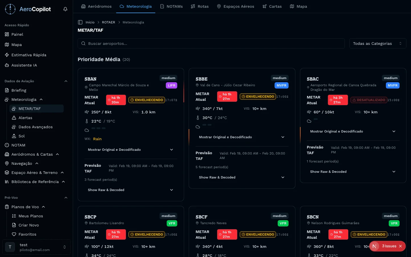 Tela de consulta METAR e TAF no AeroCopilot mostrando lista de aeroportos brasileiros com categorias de voo VFR, MVFR, IFR e LIFR em tempo real