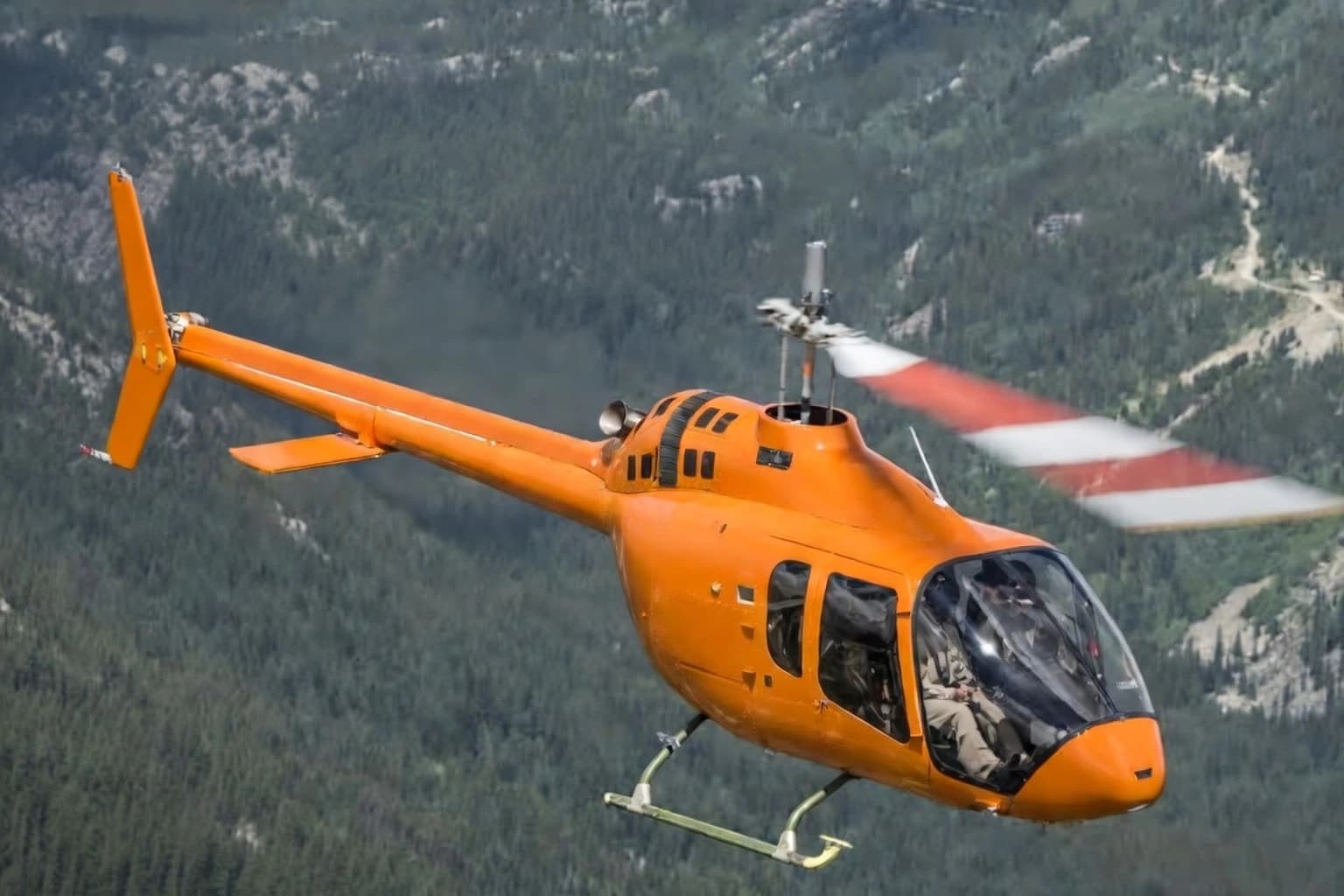 Imagem de capa: Bell 505: FAA Proíbe Lastro que Pode Atingir Rotor de Cauda